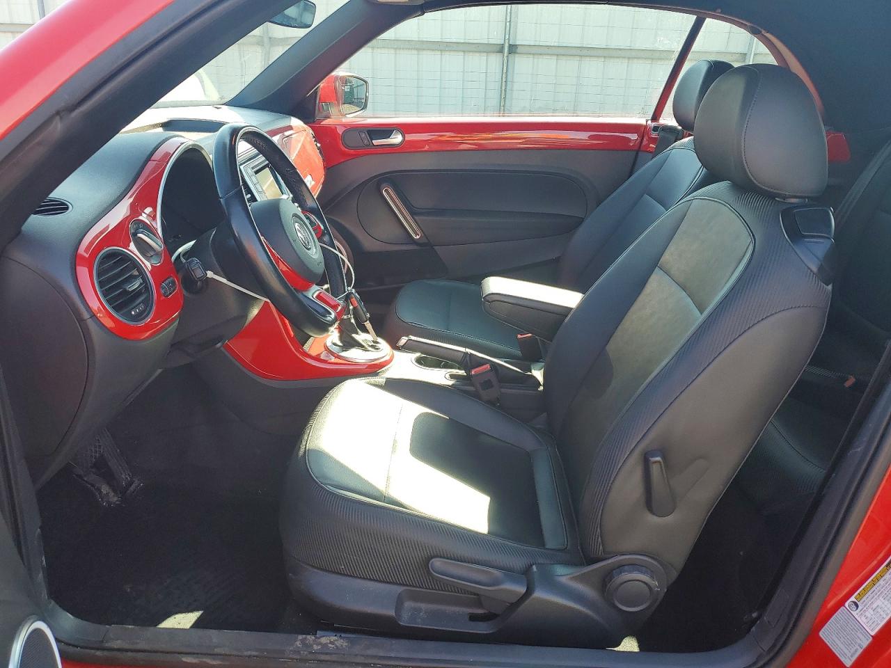 2017 VOLKSWAGEN BEETLE S photo 19