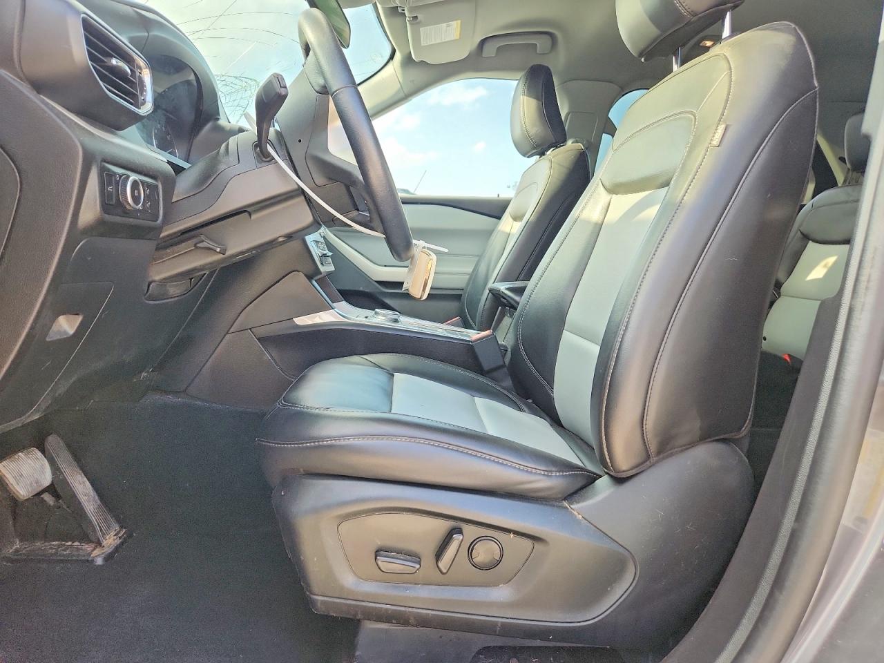 2023 FORD EXPLORER XLT photo 19
