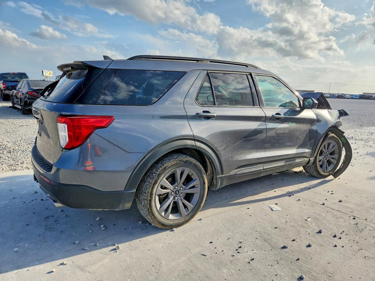 2023 FORD EXPLORER XLT photo 7
