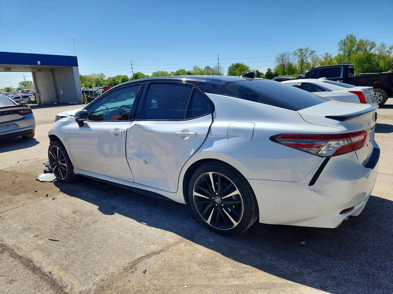 2019 TOYOTA CAMRY XSE photo 3
