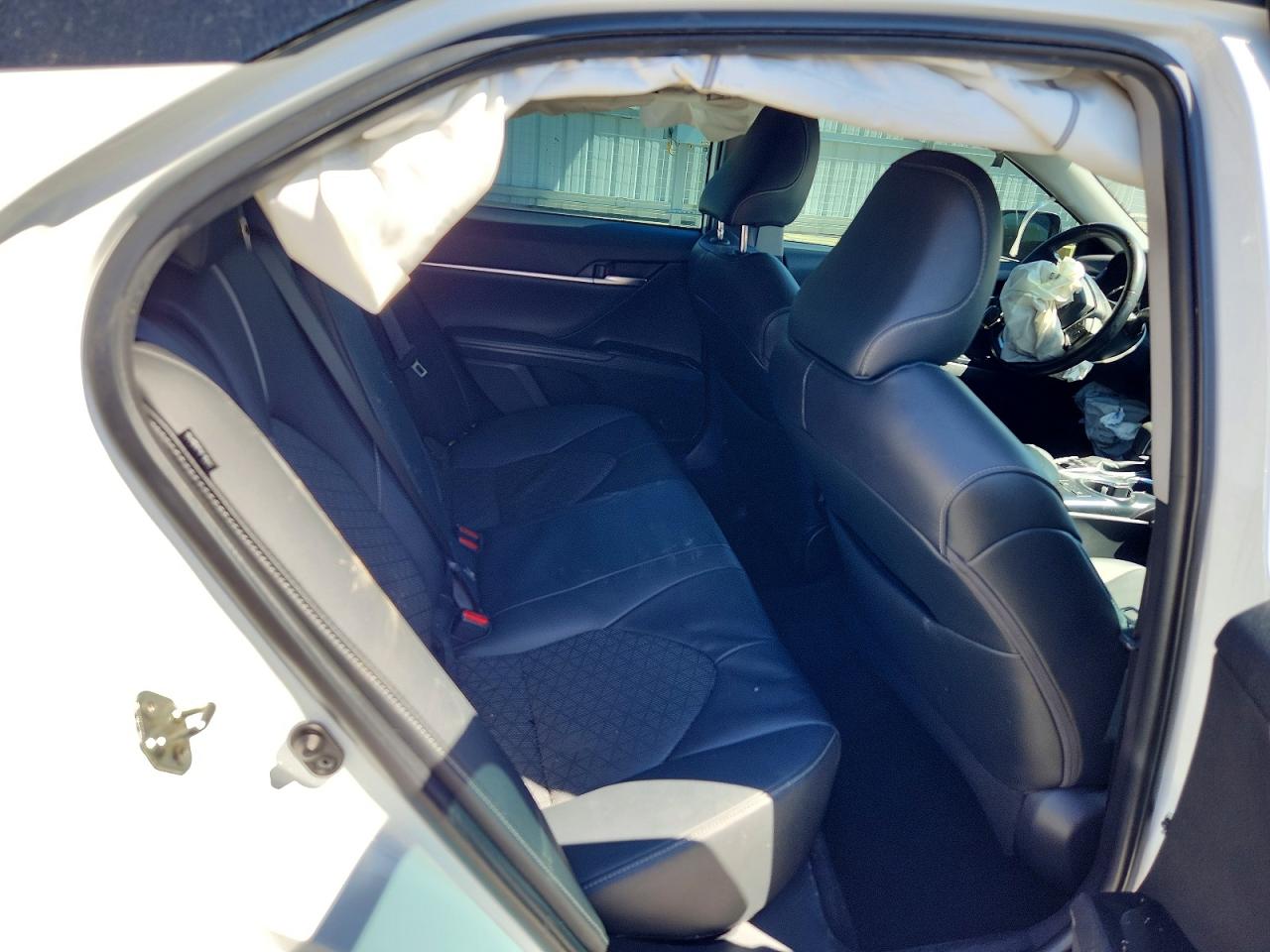 2019 TOYOTA CAMRY XSE photo 19
