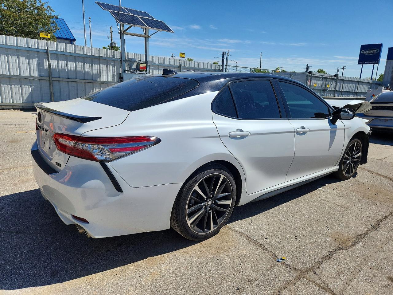2019 TOYOTA CAMRY XSE photo 5
