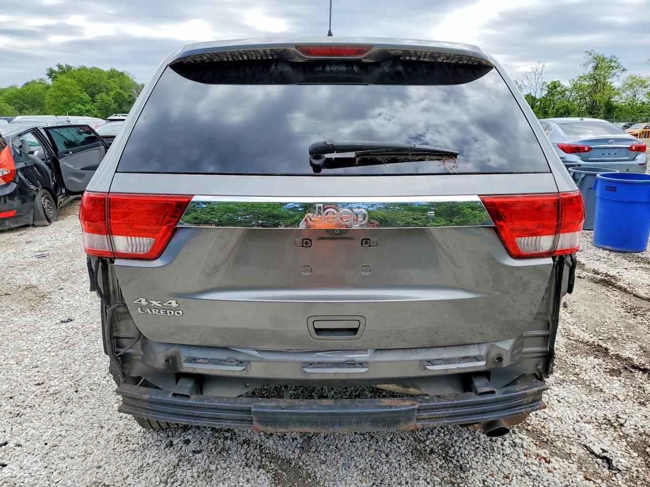 2011 JEEP GRAND CHEROKEE LAREDO photo 11