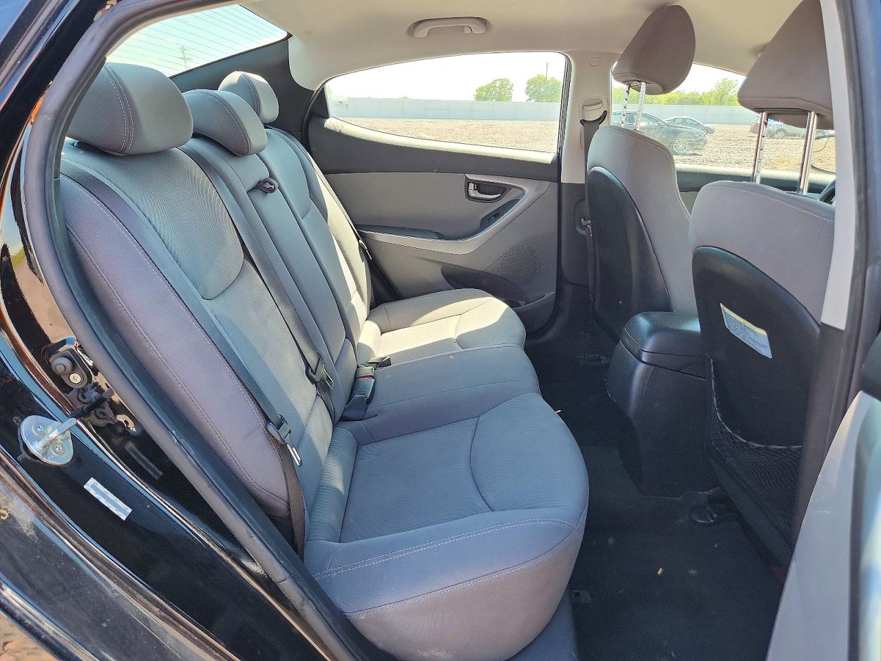 2014 HYUNDAI ELANTRA SE photo 28