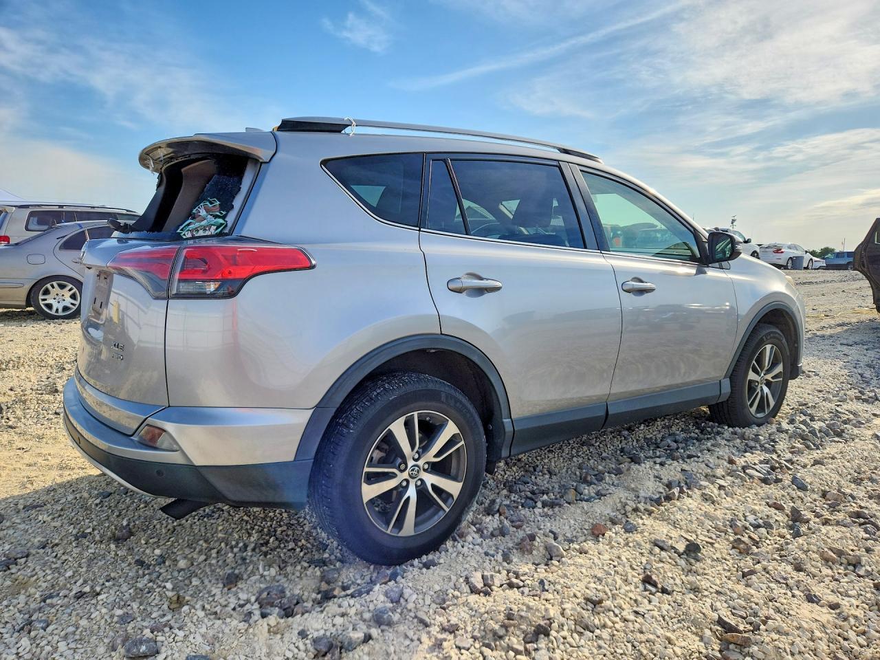2018 TOYOTA RAV4 XLE photo 5