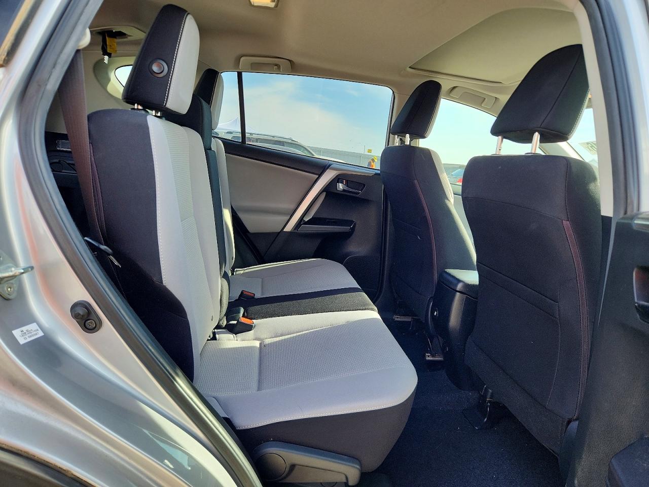 2018 TOYOTA RAV4 XLE photo 21