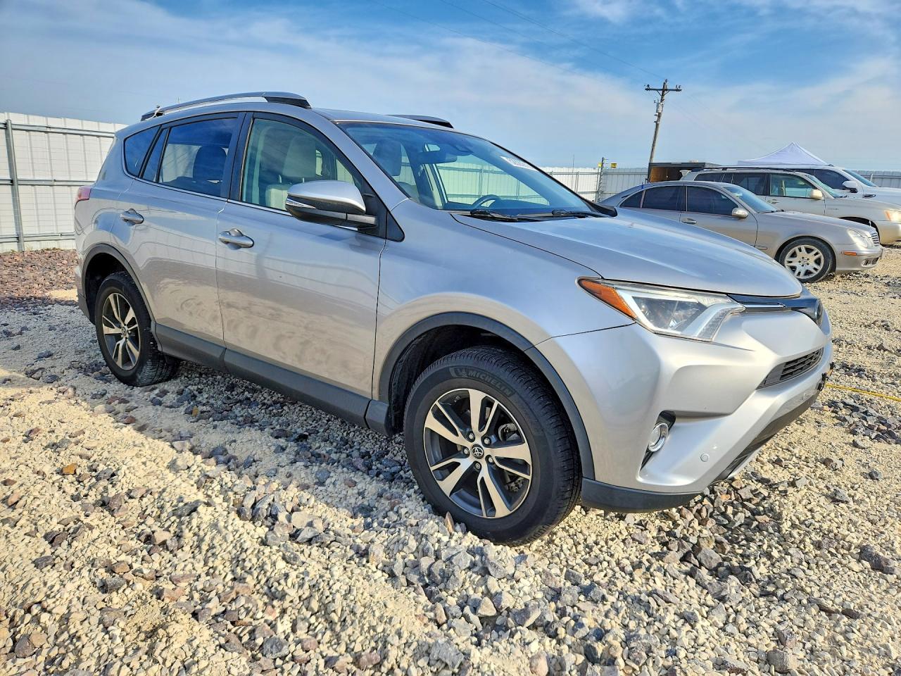 2018 TOYOTA RAV4 XLE photo 7