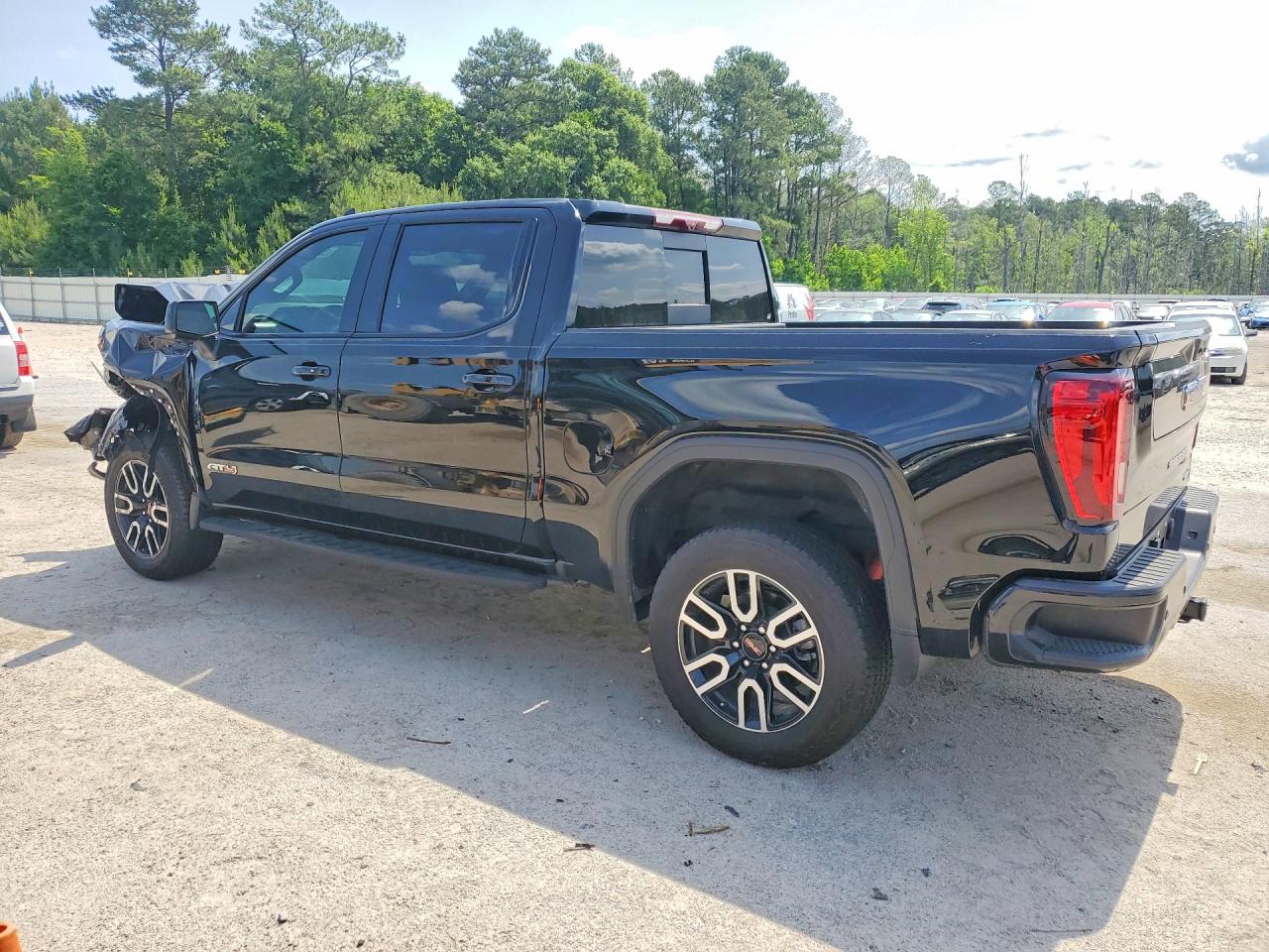 2025 GMC SIERRA K1500 AT4 photo 3