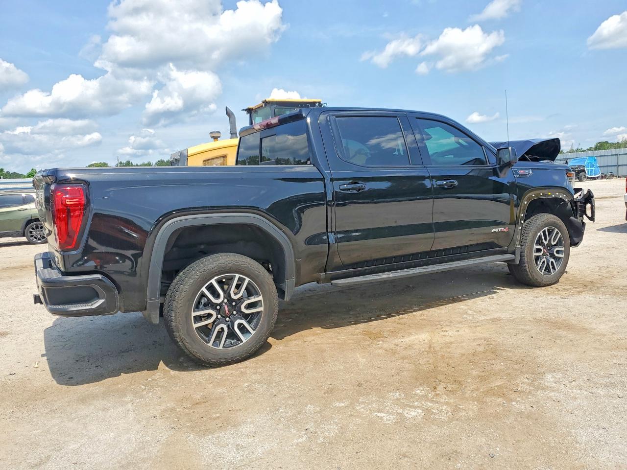 2025 GMC SIERRA K1500 AT4 photo 5