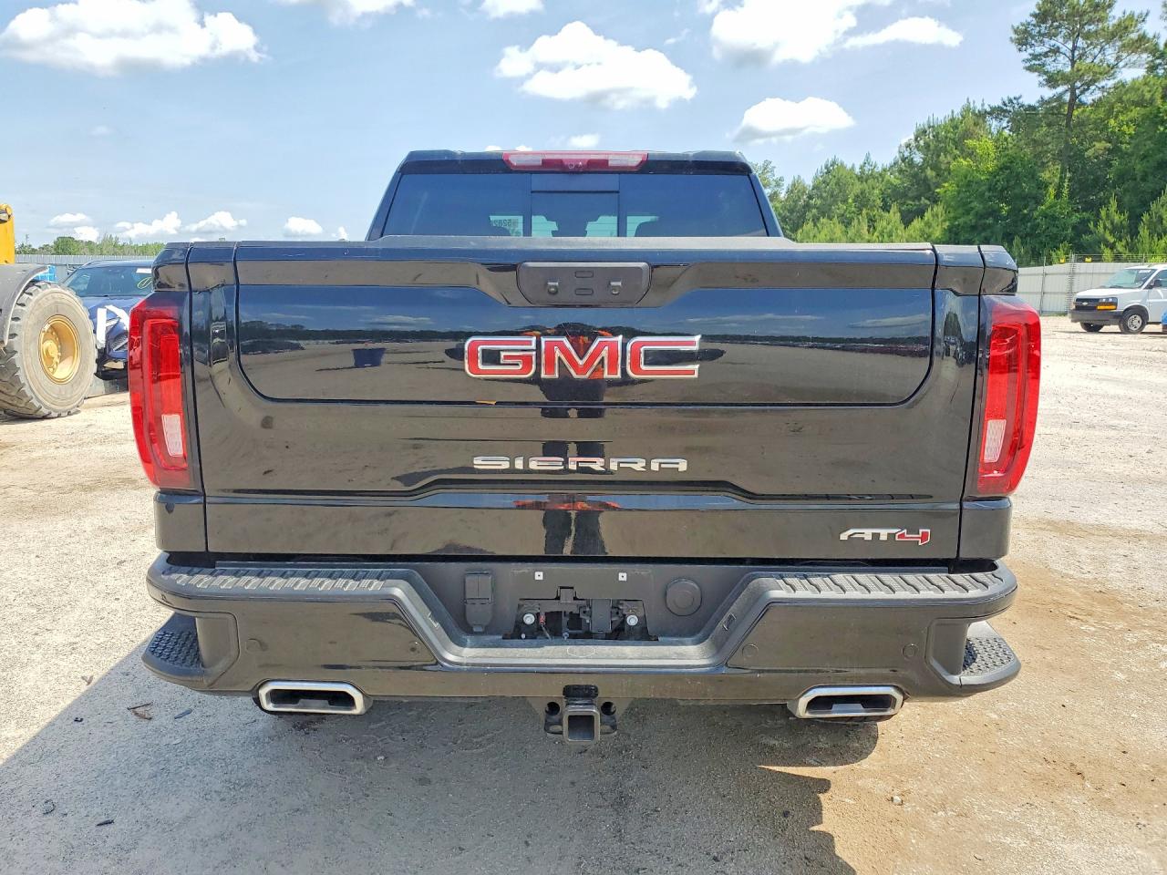 2025 GMC SIERRA K1500 AT4 photo 11