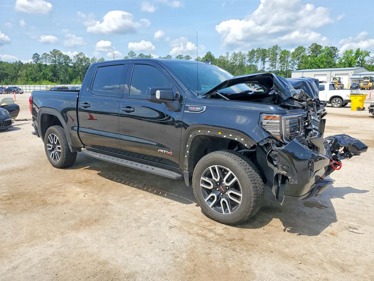 2025 GMC SIERRA K1500 AT4 photo 7