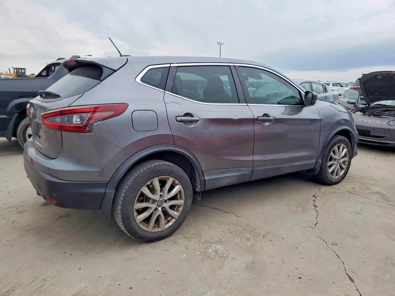 2020 NISSAN ROGUE SPORT S photo 3