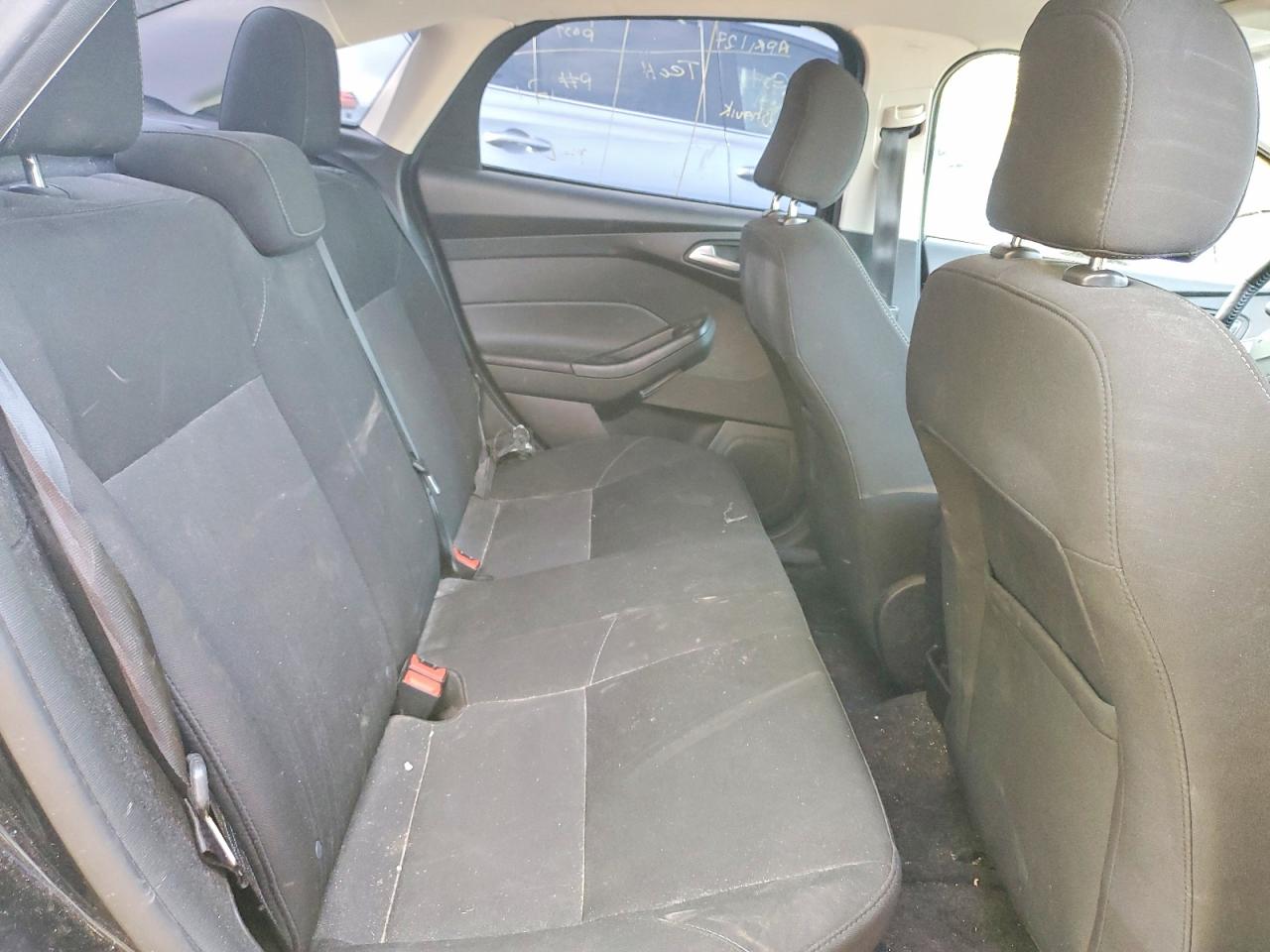 2017 FORD FOCUS SE photo 19