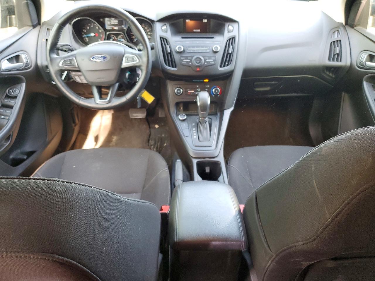 2017 FORD FOCUS SE photo 15