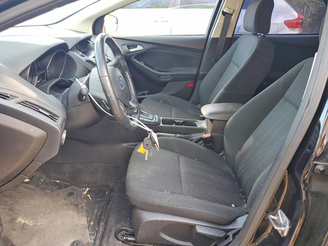 2017 FORD FOCUS SE photo 13