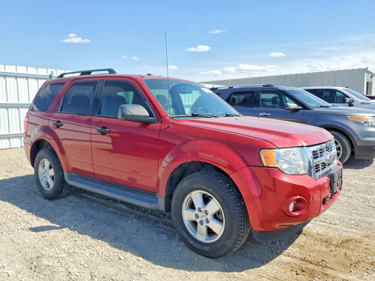 2010 FORD ESCAPE XLT photo 4