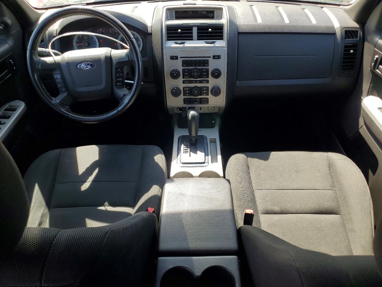 2010 FORD ESCAPE XLT photo 8
