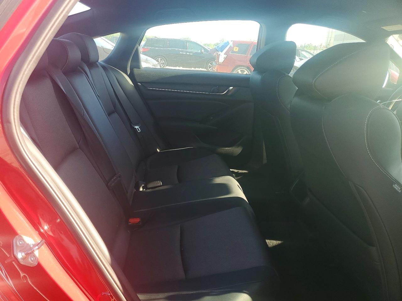 2018 HONDA ACCORD photo 19