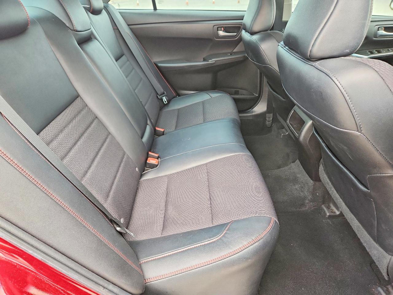 2017 TOYOTA CAMRY SE photo 19