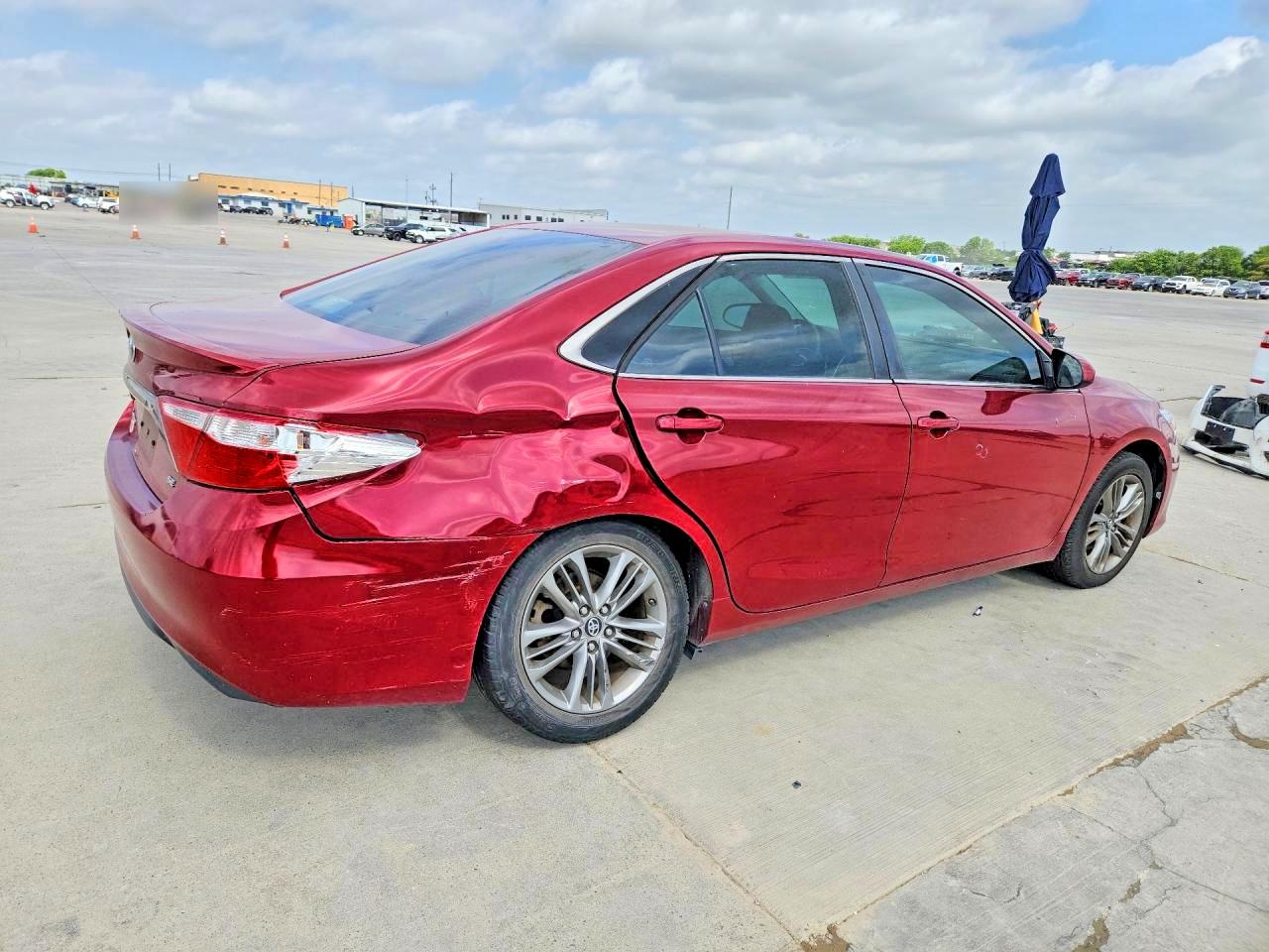 2017 TOYOTA CAMRY SE photo 5