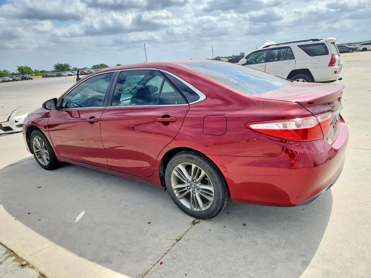 2017 TOYOTA CAMRY SE photo 3