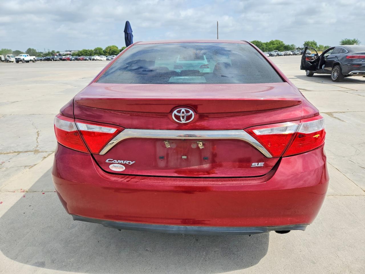 2017 TOYOTA CAMRY SE photo 11