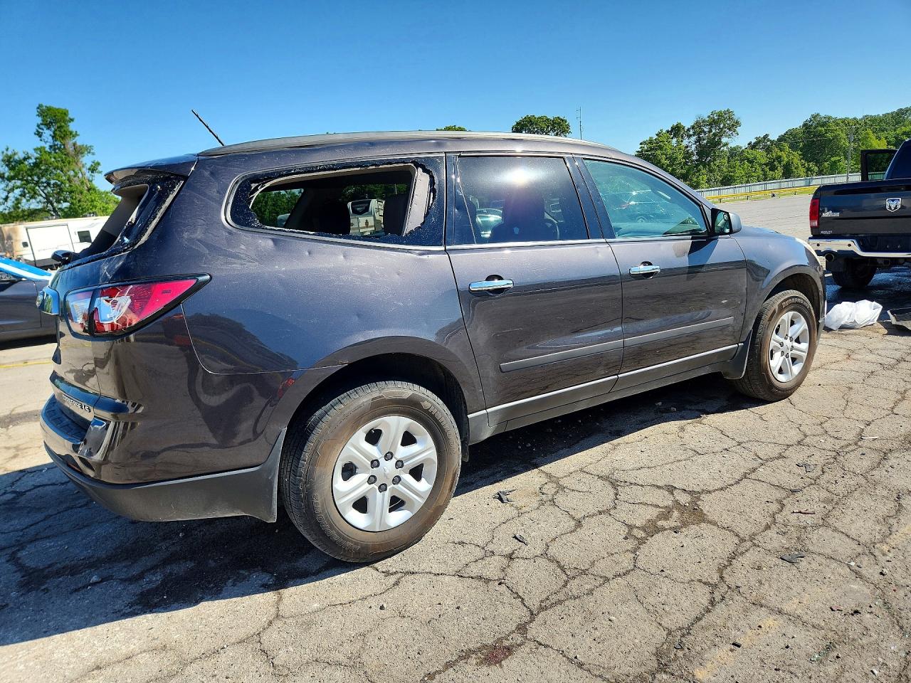 2014 CHEVROLET TRAVERSE LS photo 5