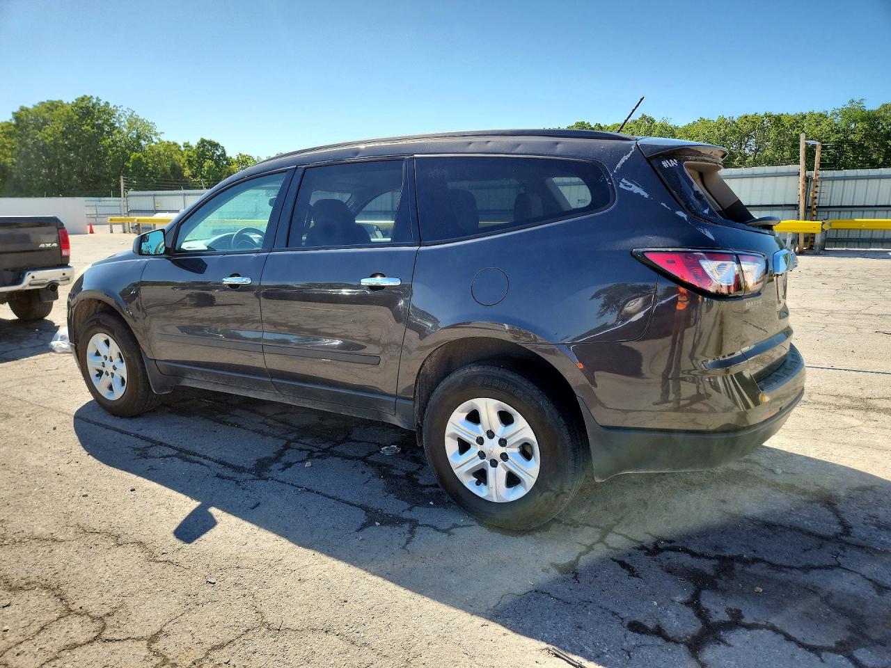 2014 CHEVROLET TRAVERSE LS photo 3