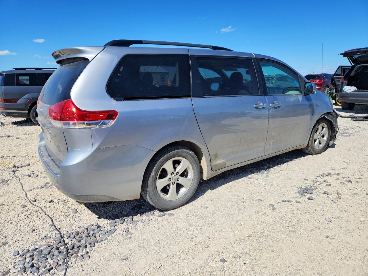 2013 TOYOTA SIENNA LE photo 7