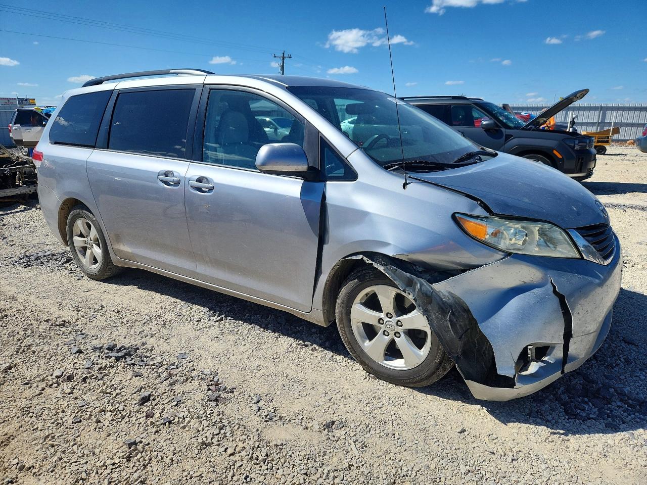 2013 TOYOTA SIENNA LE photo 10