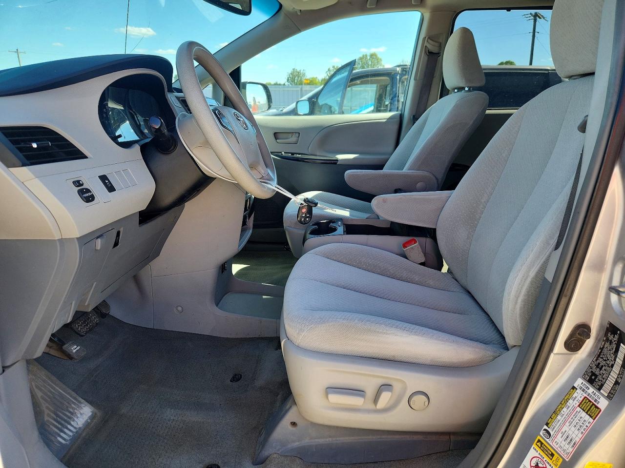 2013 TOYOTA SIENNA LE photo 19