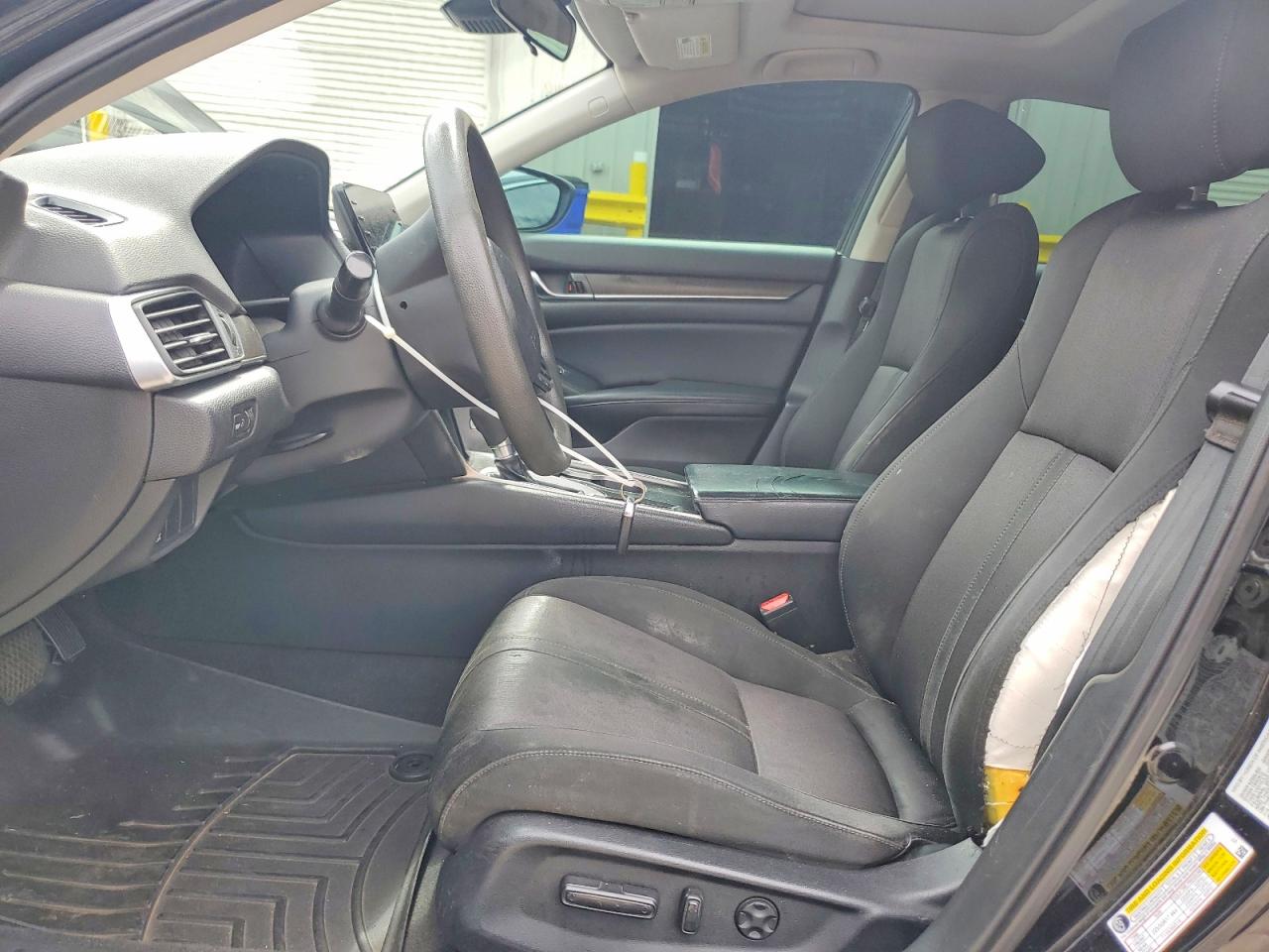 2018 HONDA ACCORD EX photo 19