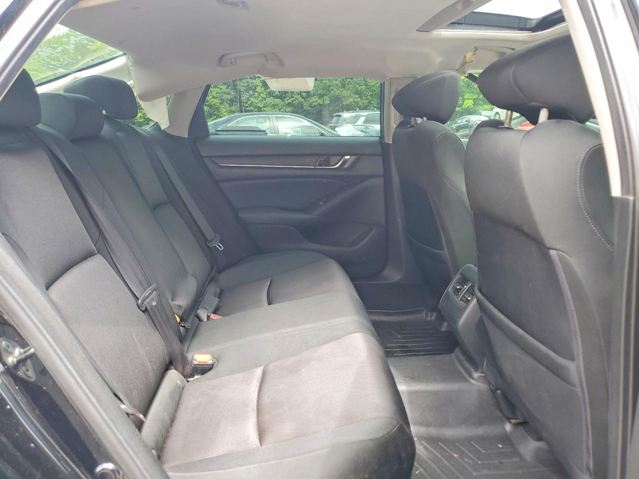 2018 HONDA ACCORD EX photo 28