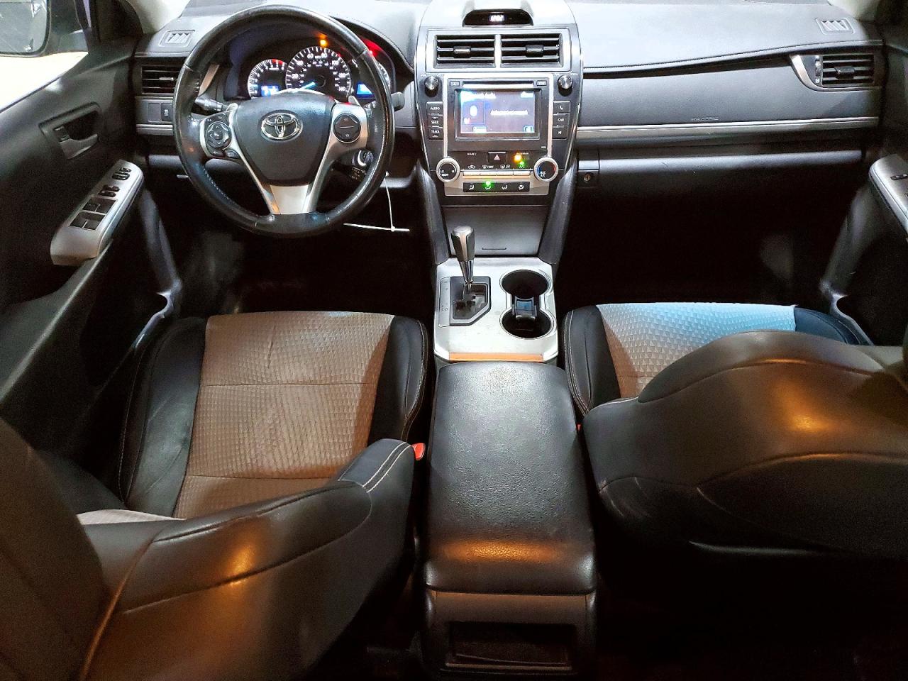 2012 TOYOTA CAMRY SE photo 8