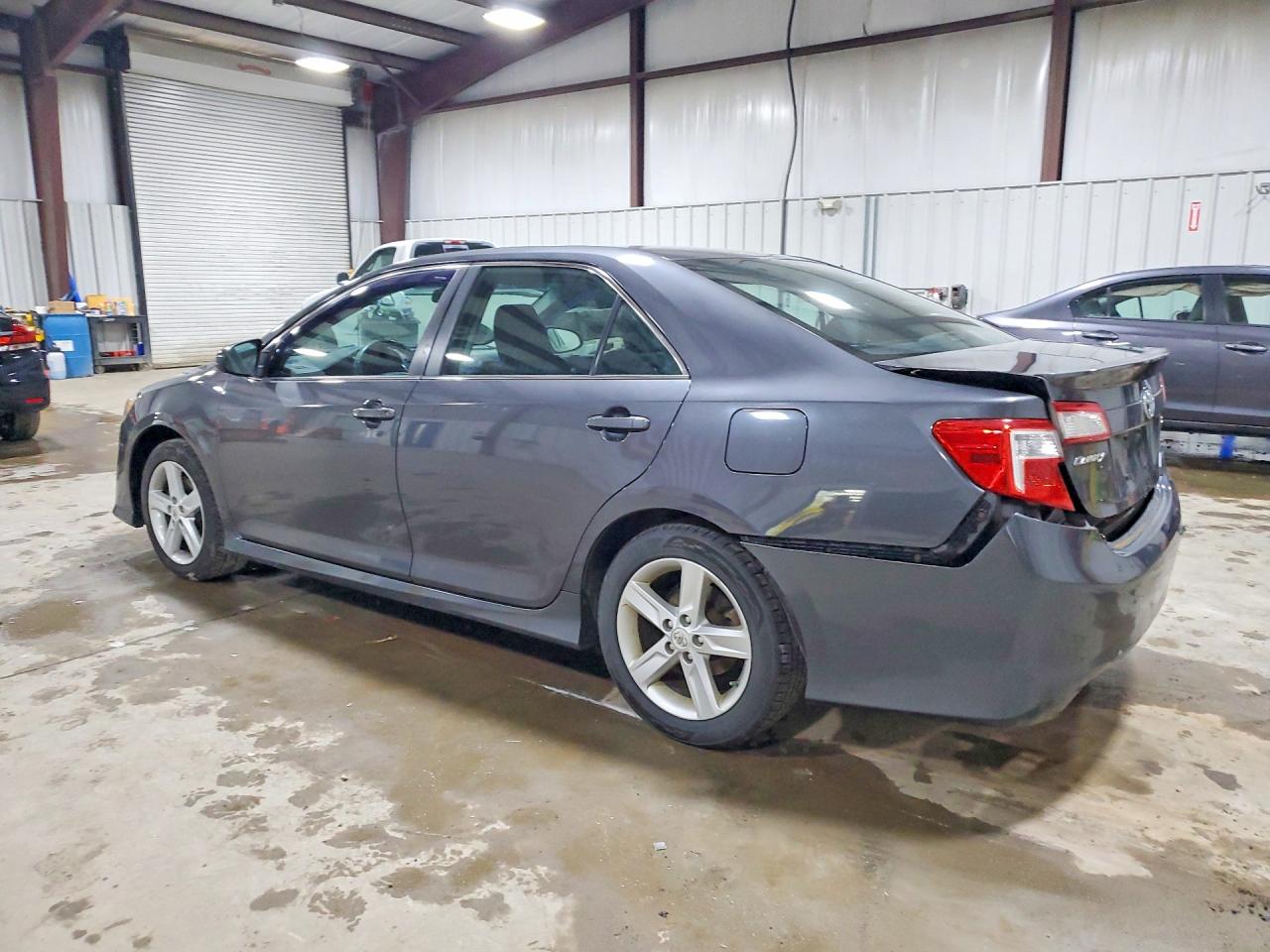2012 TOYOTA CAMRY SE photo 2