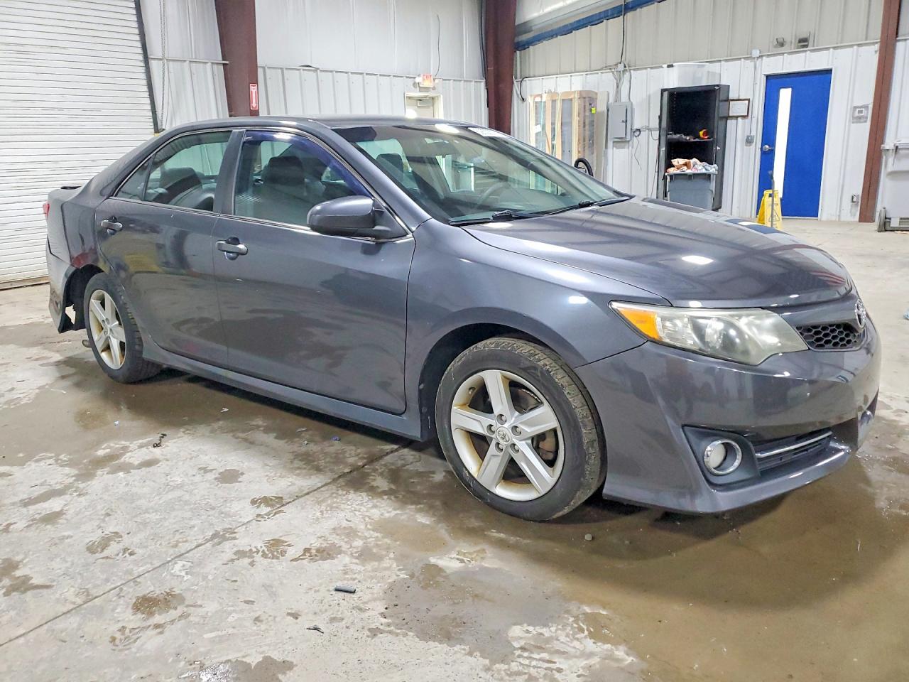 2012 TOYOTA CAMRY SE photo 4