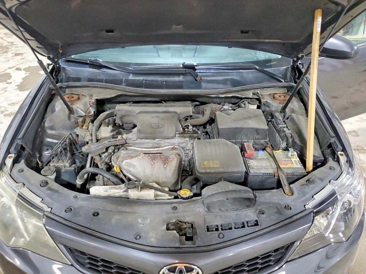 2012 TOYOTA CAMRY SE photo 11