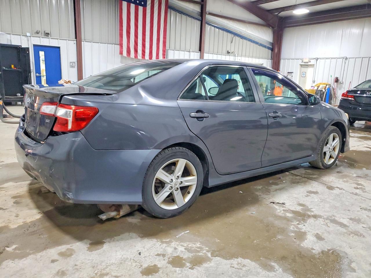 2012 TOYOTA CAMRY SE photo 3