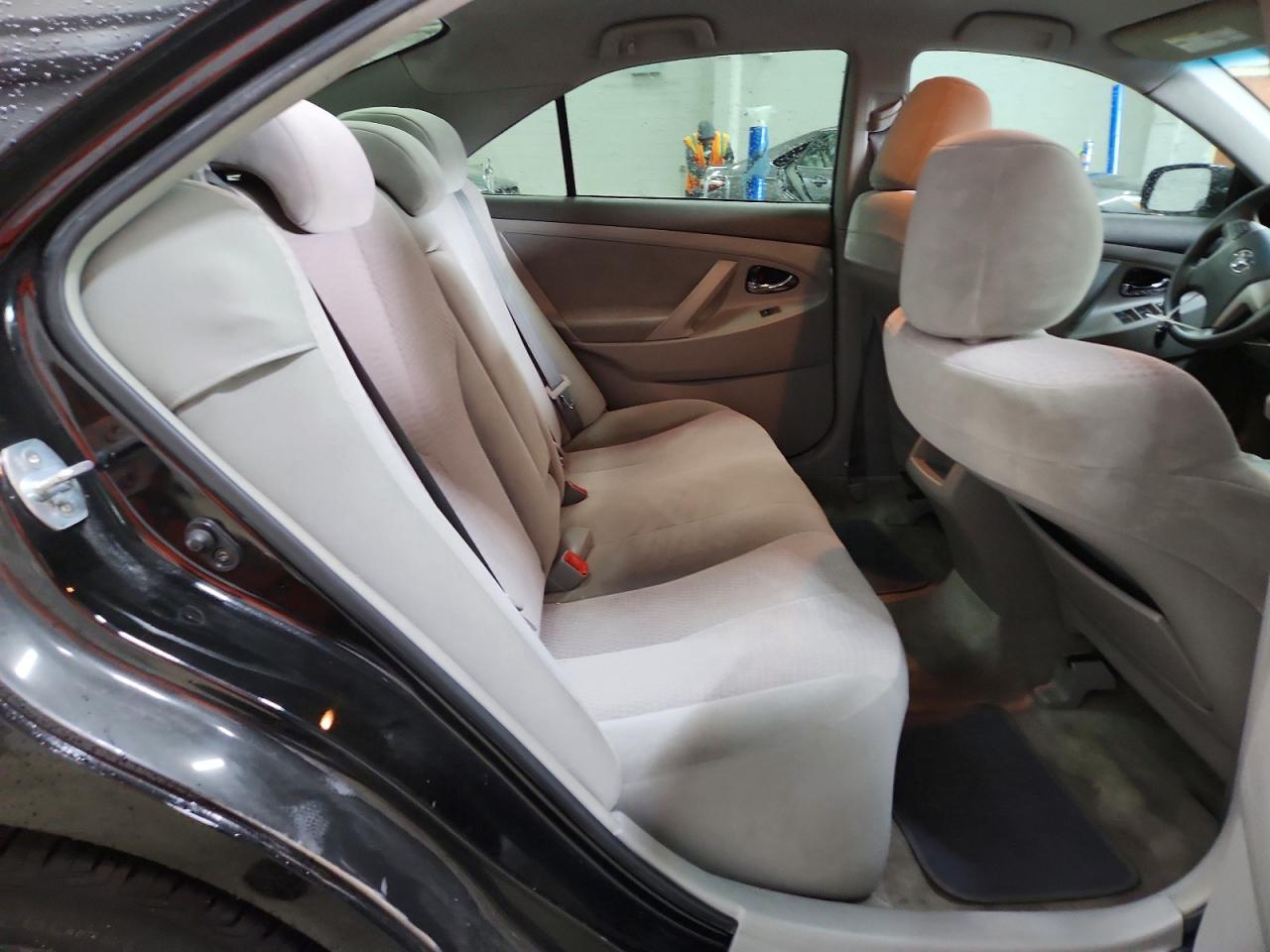 2011 TOYOTA CAMRY LE photo 19