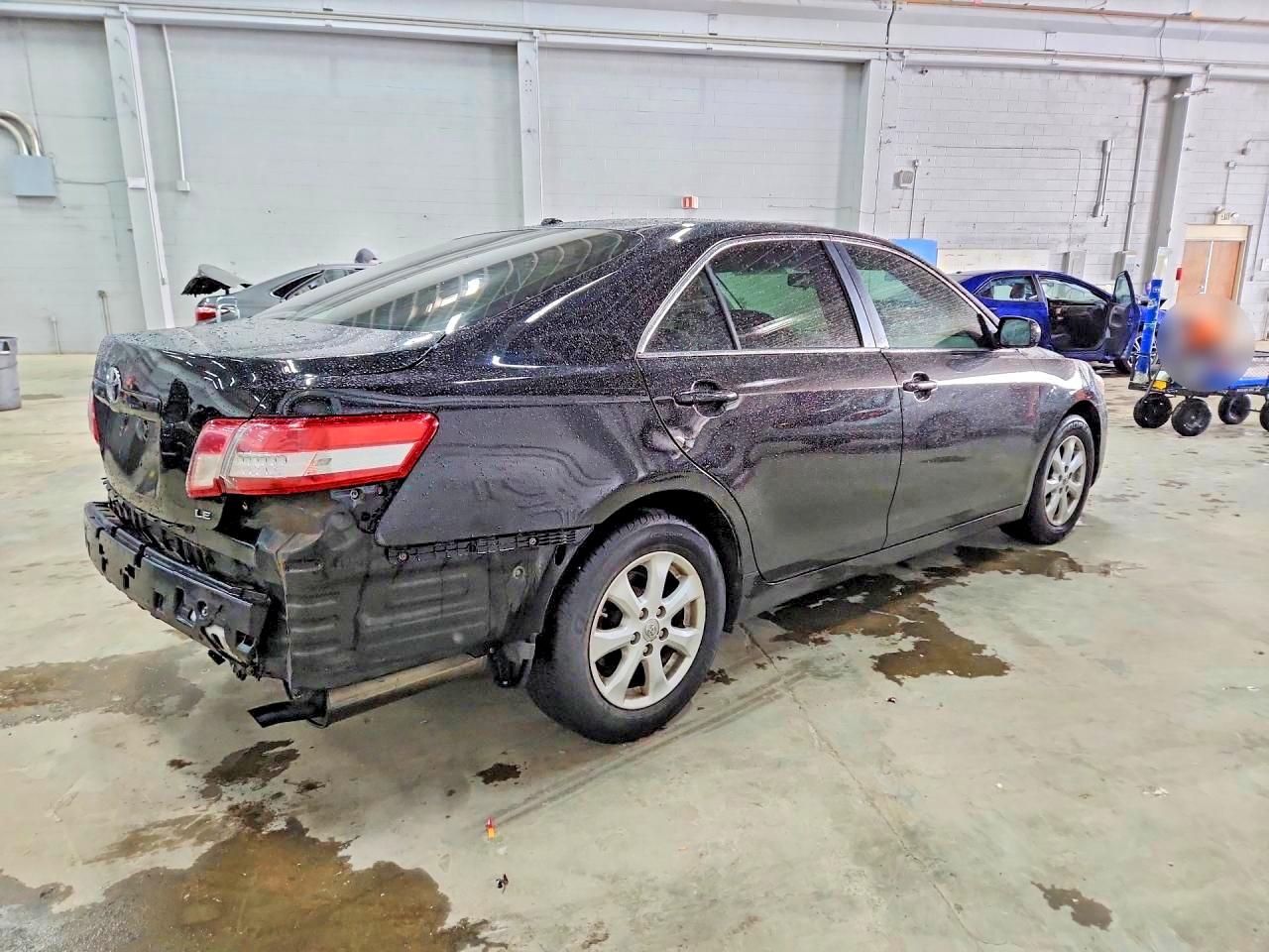 2011 TOYOTA CAMRY LE photo 5