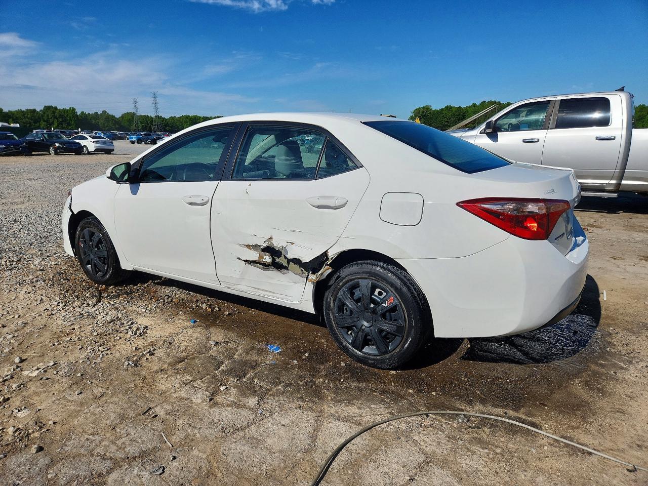 2017 TOYOTA COROLLA LE photo 4