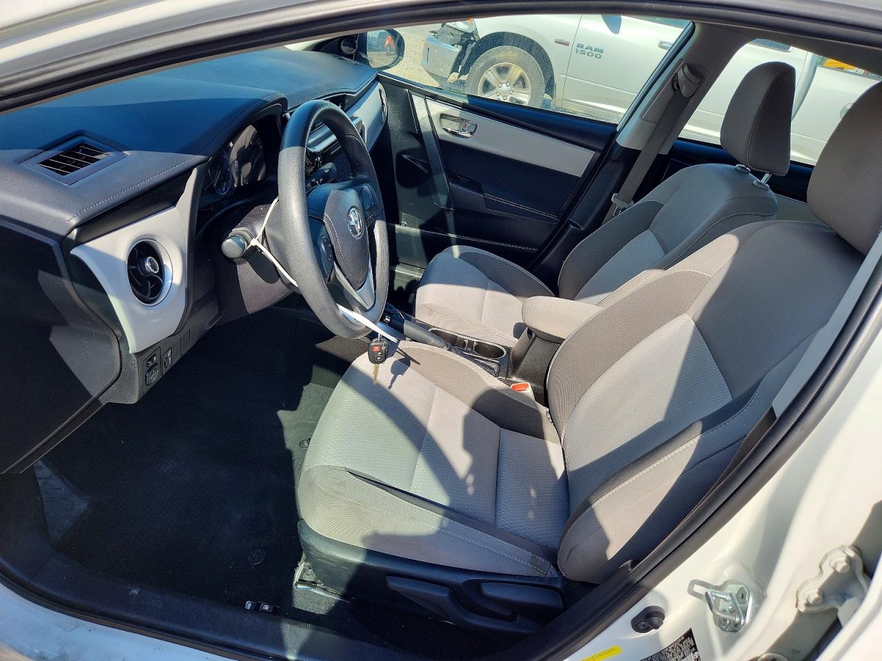 2017 TOYOTA COROLLA LE photo 19