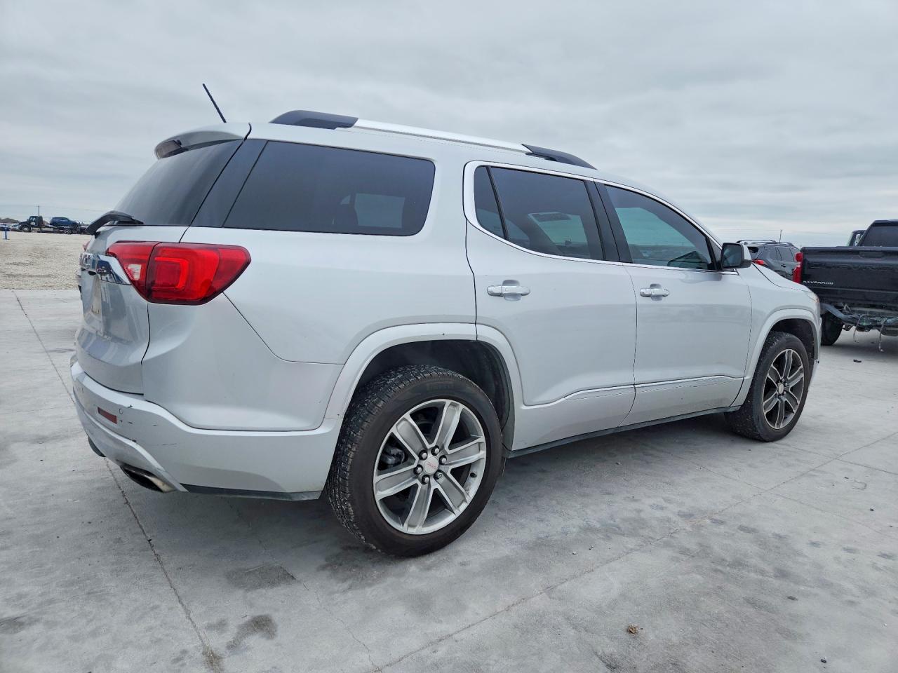 2019 GMC ACADIA DENALI photo 3
