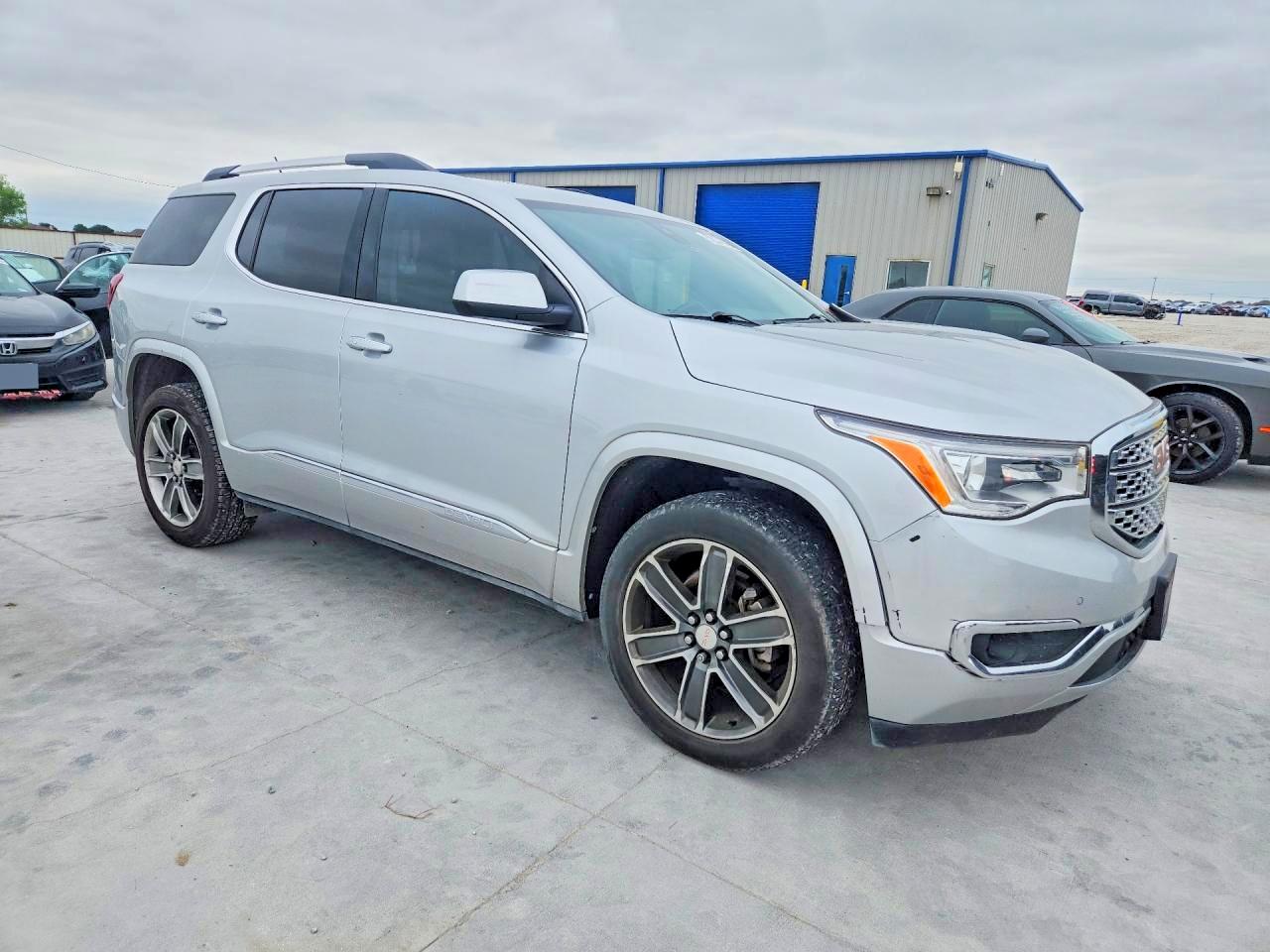 2019 GMC ACADIA DENALI photo 4