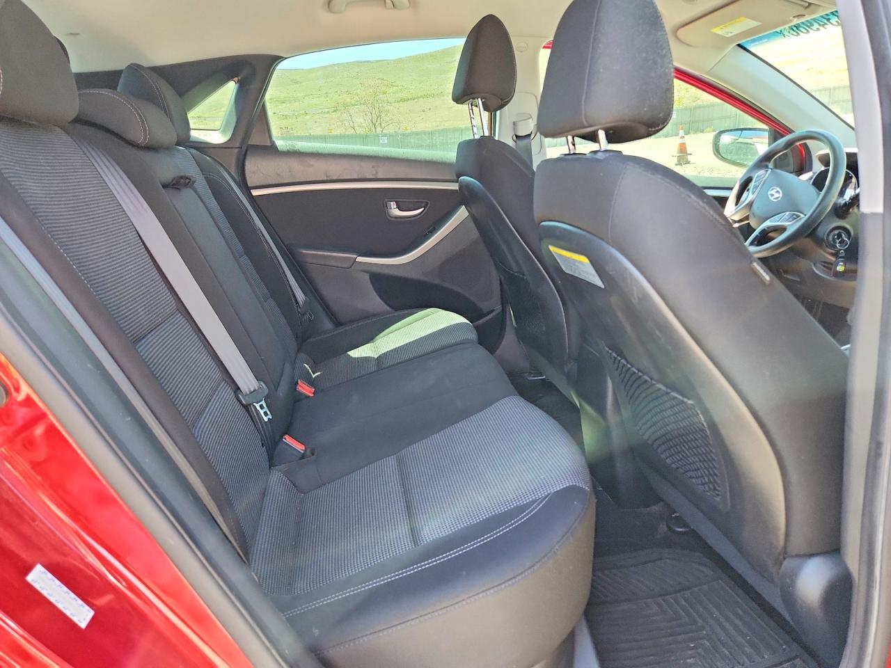 2017 HYUNDAI ELANTRA GT BASE photo 19