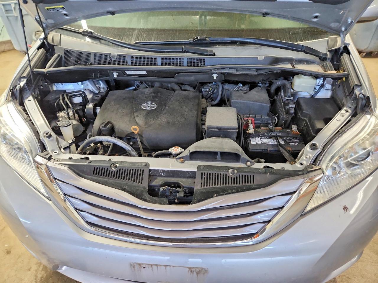2017 TOYOTA SIENNA XLE 8-PASSENGER photo 23
