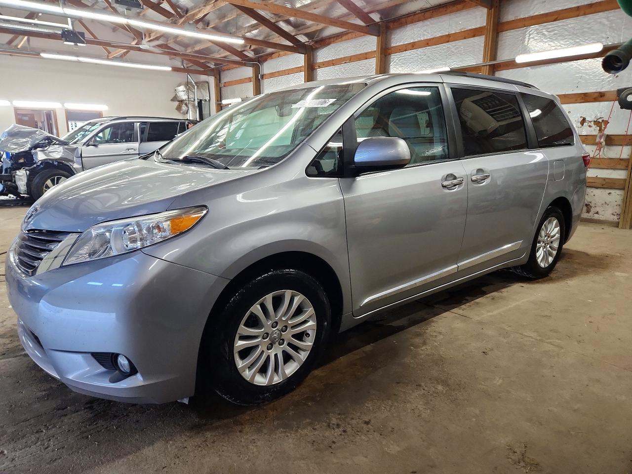 2017 TOYOTA SIENNA