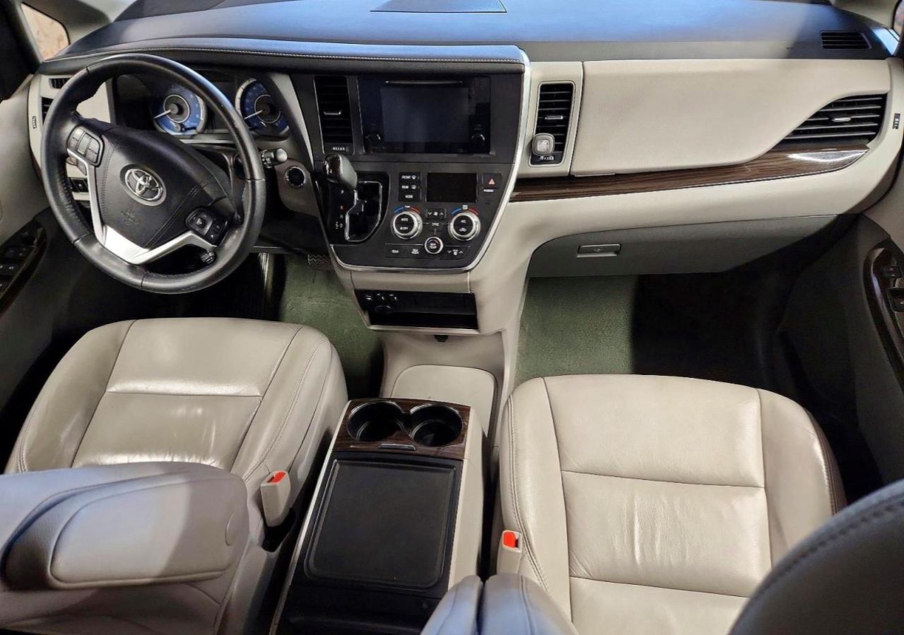 2017 TOYOTA SIENNA XLE 8-PASSENGER photo 15
