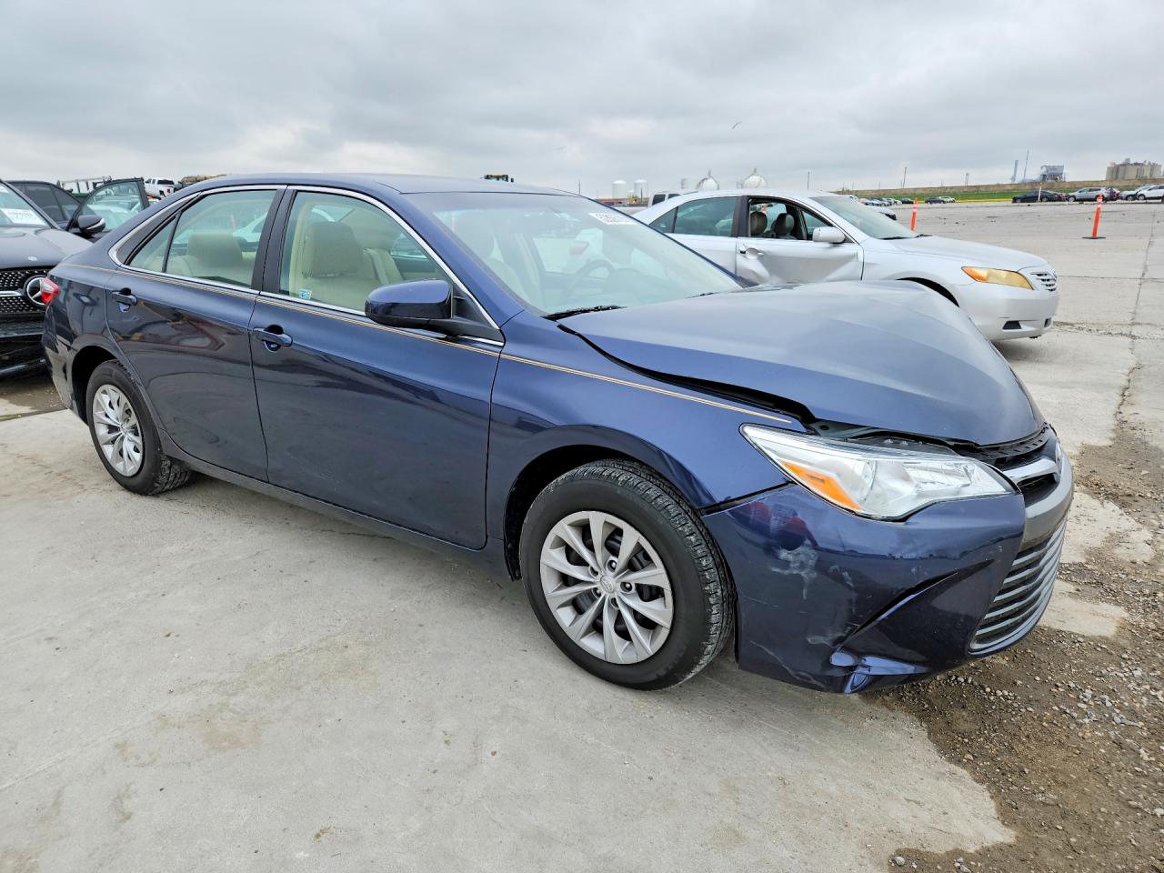 2015 TOYOTA CAMRY LE photo 7