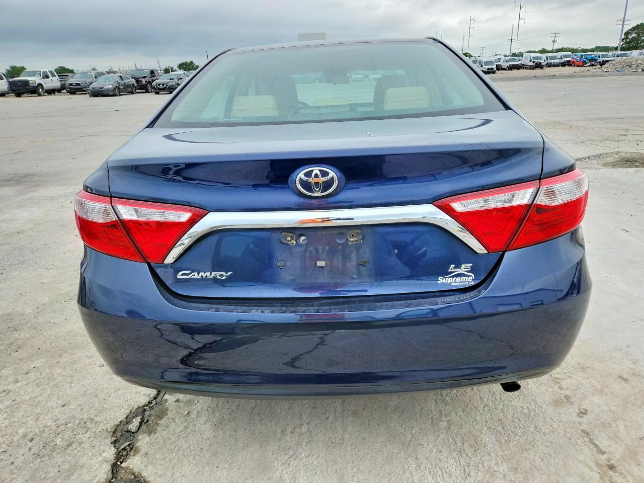 2015 TOYOTA CAMRY LE photo 11